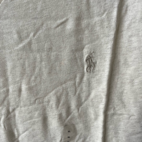 Polo v-neck tshirt size XL - Picture 2 of 3